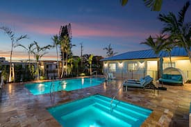 Singer Island Apartment | Bermuda Bungalows #5 (Tropical Island Getaway)