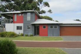 Augusta House | 10 Blackwood Retreat - close to the river and dog friendly