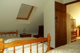 Llanhennock House | The Granary B&B : The Loft