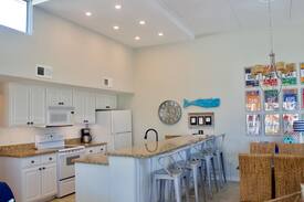 South Padre Island Apartment | Stunning Condo Featured On HGTV-Steps To The Beach