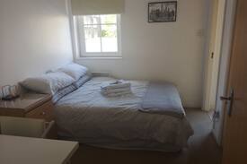 Leith Apartment | Leith/The Shore room w/ private en-suite bathroom