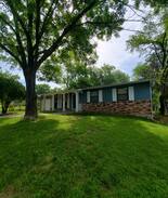 Columbia House | Welcome to the Midwest - Family Friendly with Yard