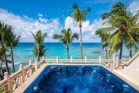 Reeds Bay Apartment | 11 Reeds House - Beach Front Penthouse
