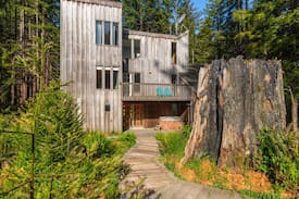 Trinidad House | Dream House in the Redwoods with hot tub and sauna