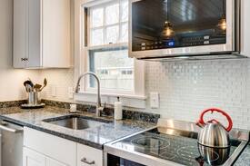 Falmouth Cabin | Quissett Cottage - Walk to The Knob/private beach!