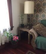 New Castle Bed & Breakfast | Rozzi's House Park, Room C, 3/F, Queen Bed