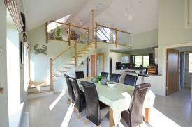 Ventry House | OYSTER COTTAGE - Spend time with the family!