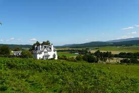 Grantown-on-Spey Bed & Breakfast | Auchendean Lodge - Farquharson queen dble & single