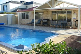 Port Kennedy House | Lakeside House - Port Kennedy 4 x 2