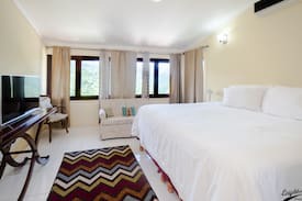 Jack's Hill House | ♥ 4BR Skyline Drive w/WiFi Reggae Legends Villa ♥
