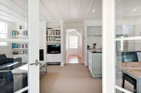 Russell Apartment | The Gables - Stunning Waterfront Apartment