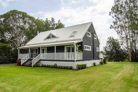 Pitt Town Bottoms Cabin | hawkesbury river hamptons style farm house