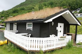 Nesset Cabin | Hasselbo Camping ved Eikesdalsvatnet nr.3