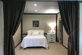 Dundee House | Old Alpine Valley Inn w/Queen Bed in Amish Country