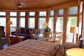 Townsend Bed & Breakfast | The Octagon Suite at Country Manor Acres