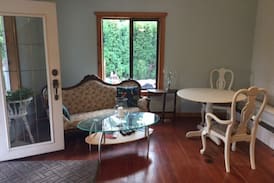 Lake Cowichan House | Riverfront Relaxation