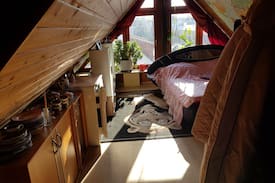 Anderten House | Großes Dachboden Zimmer (Offen & Zentral)