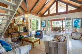 Muri House | Muri Beach Manor