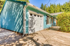 Florence House | Dog-friendly home, fenced yard, dog beds & grill - near parks/beach