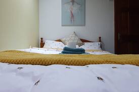 Harlington House | Heathrow airport air bnb