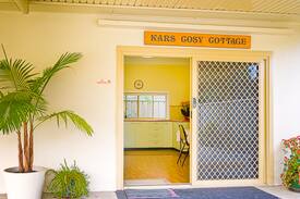 Wodonga Apartment | Kars Cosy Cottage: Private, Continental Breakfast.