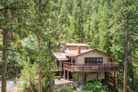 Drake Cabin | Hidden River House*Best River Deck in Estes
