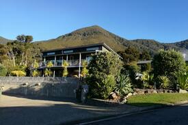 Okiwi Bay Bed & Breakfast | Okiwi Bay Retreat - a place to relax.