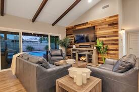 Raskin Estates House | Redfield Resort. Large Pool, Spa, Bbq, Pool Table