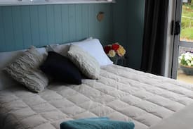 Pipiriki House | Milk and Honey Cottage @ Riverbend