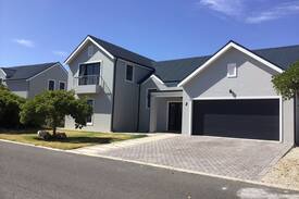 Westcliff House | Driftwood House Close to Whale Watching