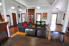 Picnic Bay House | ISLAND ADVENTURE HOLIDAY HOUSE