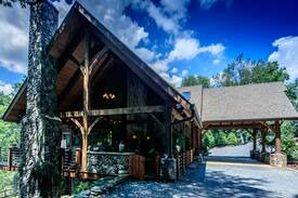 Lansing Cabin | Riverwind Lodge - 5 Acres on the New River!