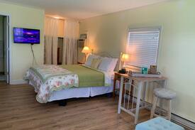 DeLand House | University Carriage House
