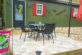 Maryville House | US 129 The Dragonfly Cottage ~ Keyless entry!