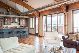 Alton Apartment | RIVER VIEW - Penthouse Loft w/ deck