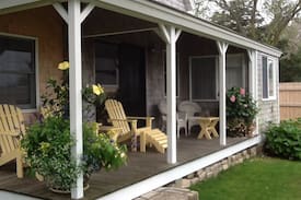 Dartmouth Cabin | Charming cottage on Padanaram Harbor