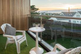 Rhosneigr Apartment | White Gables