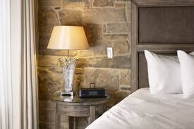 Ancaster Hotel | The Barracks Inn, Stone Manson's Suite
