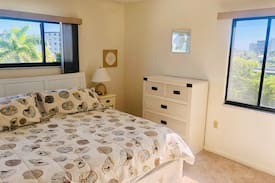 South Island Apartment | Gorgeous Beachfront Condo at Sandarac