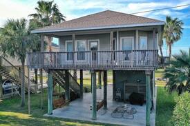 Pirates Beach House | The Salty Dog Beach House