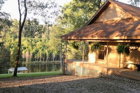 Cynthiana Cabin | Cedar Chapel Cabin is remote and private w/a lake.