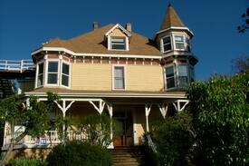 Grass Valley Bed & Breakfast | The Green Room oasis - Swan Levine House