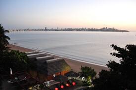 Maputo Hotel | Penthouse on beach with view of Ocean and Skyline