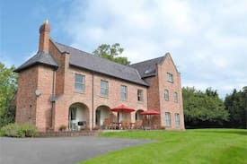 Guilsfield House | Gaer Hall Guilsfield a country mansion with hottub