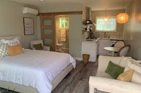Downey House | Charming, Calm and Cozy - Tiny Guesthouse!