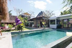 Batu Bolong Villa | Paradise Valley Villa Canggu with WiFi
