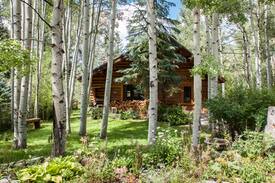 Redstone Cabin | Classic log cabin on river in Redstone.