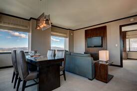 Las Vegas Strip Hotel | Vdara SKYVILLA One Bedroom Panoramic View (RARE)