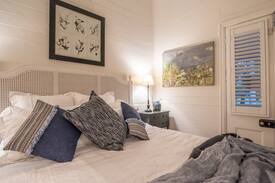 Narrandera Cabin | Doulton Cottage: your private, pet-friendly home