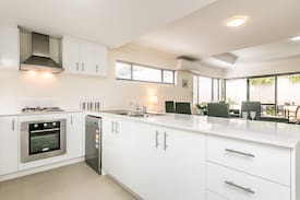 Mindarie House | Oceanside Mindarie - walk to the marina & beach
